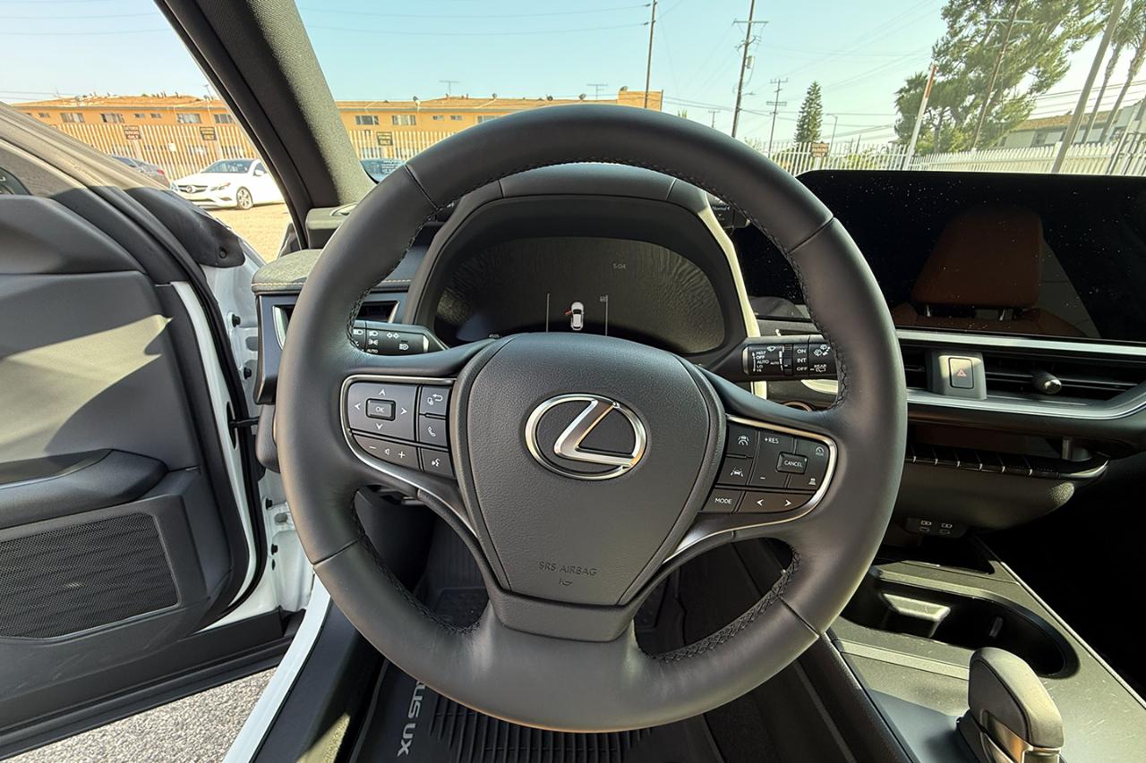 Lexus UX 300h F SPORT Design 2025