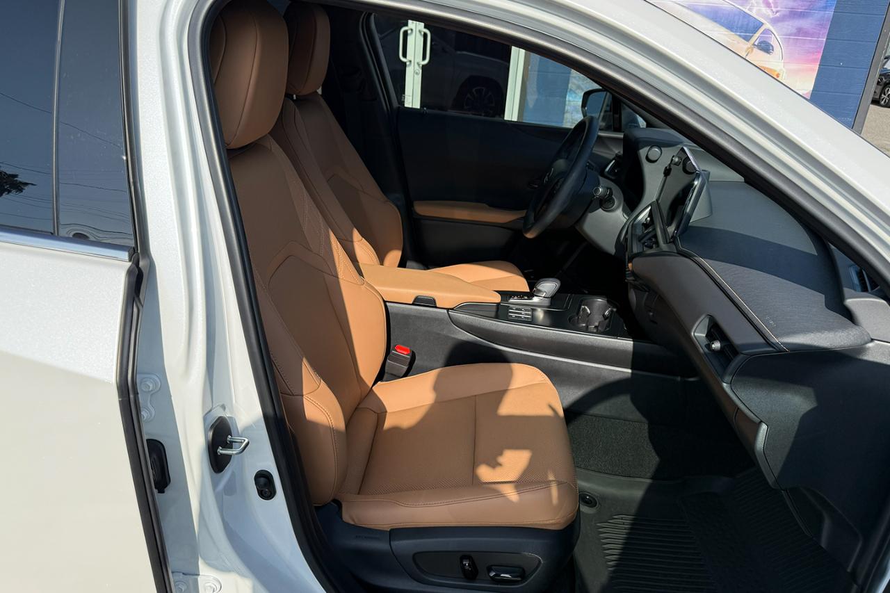 Lexus UX 300h F SPORT Design 2025