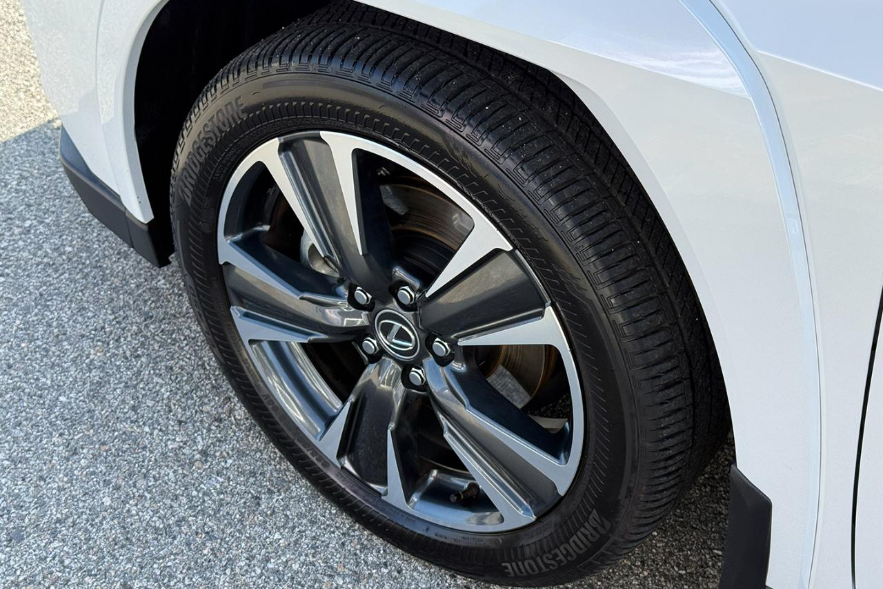 Lexus UX 300h F SPORT Design 2025