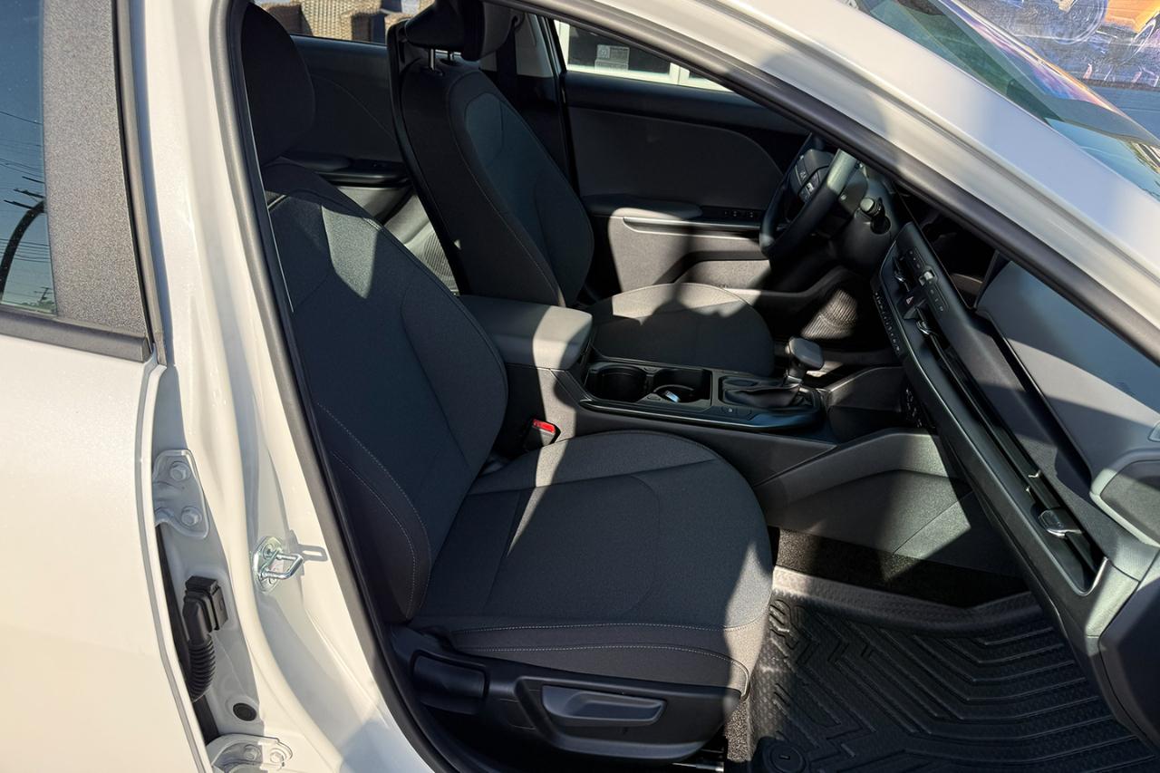 Kia K4 LXS FWD 2025