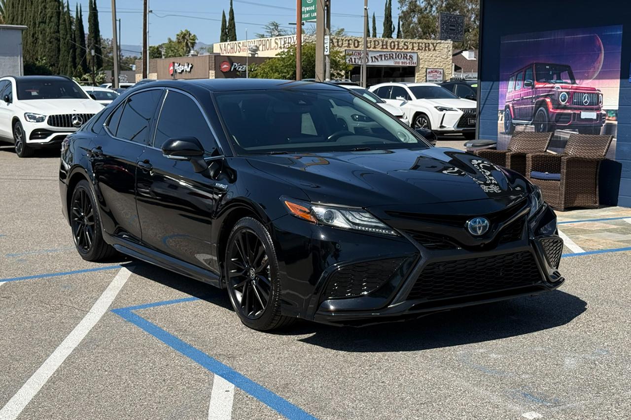 Toyota Camry Hybrid XSE 2021