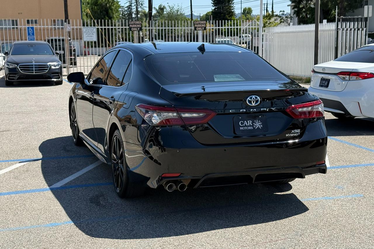 Toyota Camry Hybrid XSE 2021