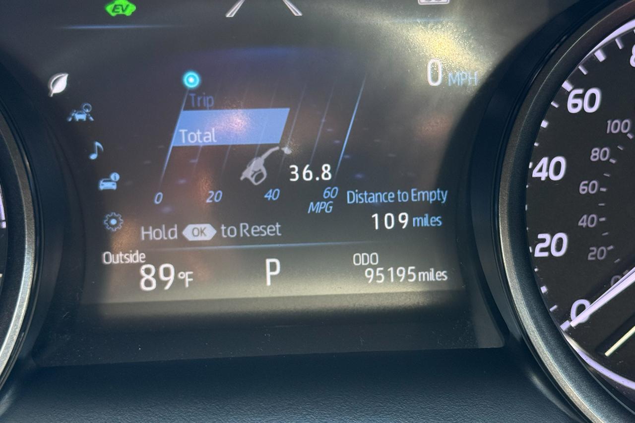 Toyota Camry Hybrid XSE 2021