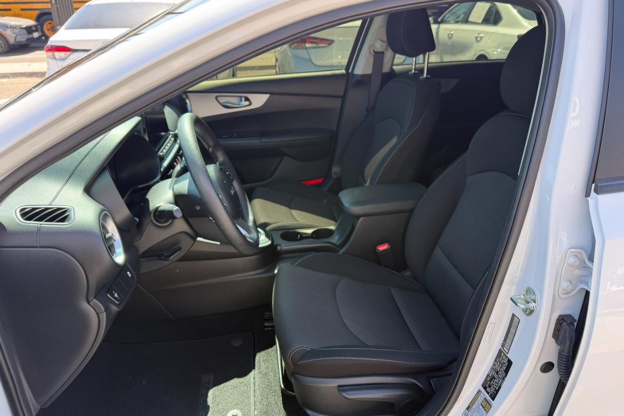 Kia Forte LXS IVT 2024