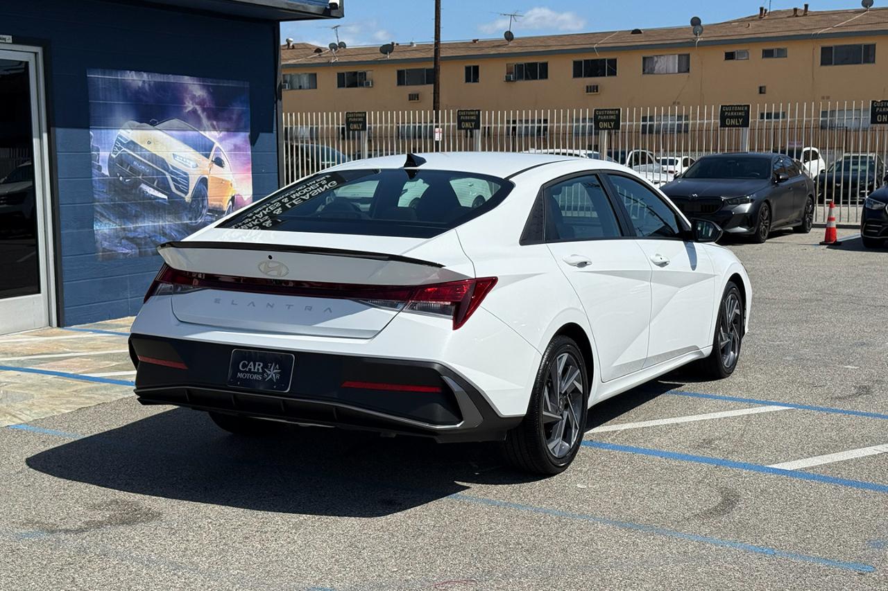 Hyundai Elantra SEL Sport 2025
