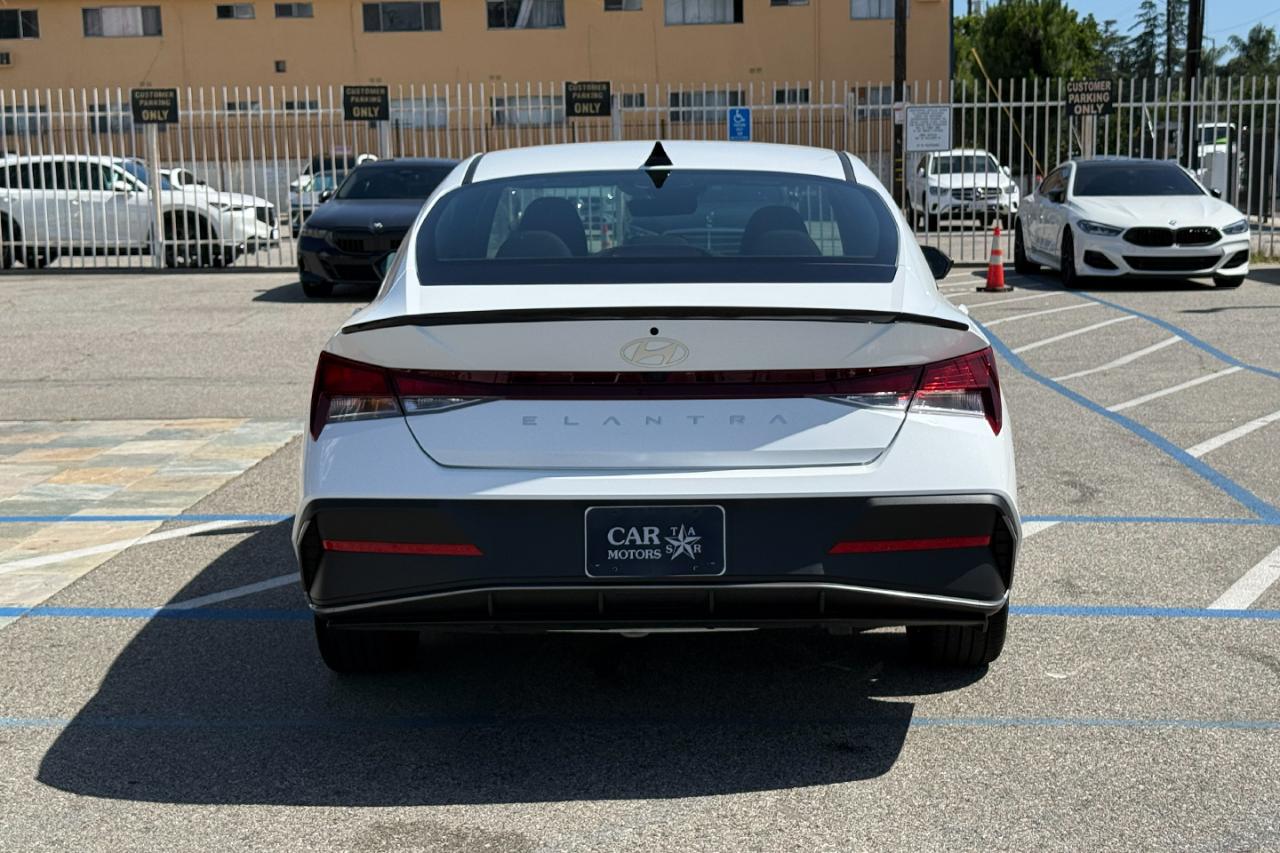 Hyundai Elantra SEL Sport 2025