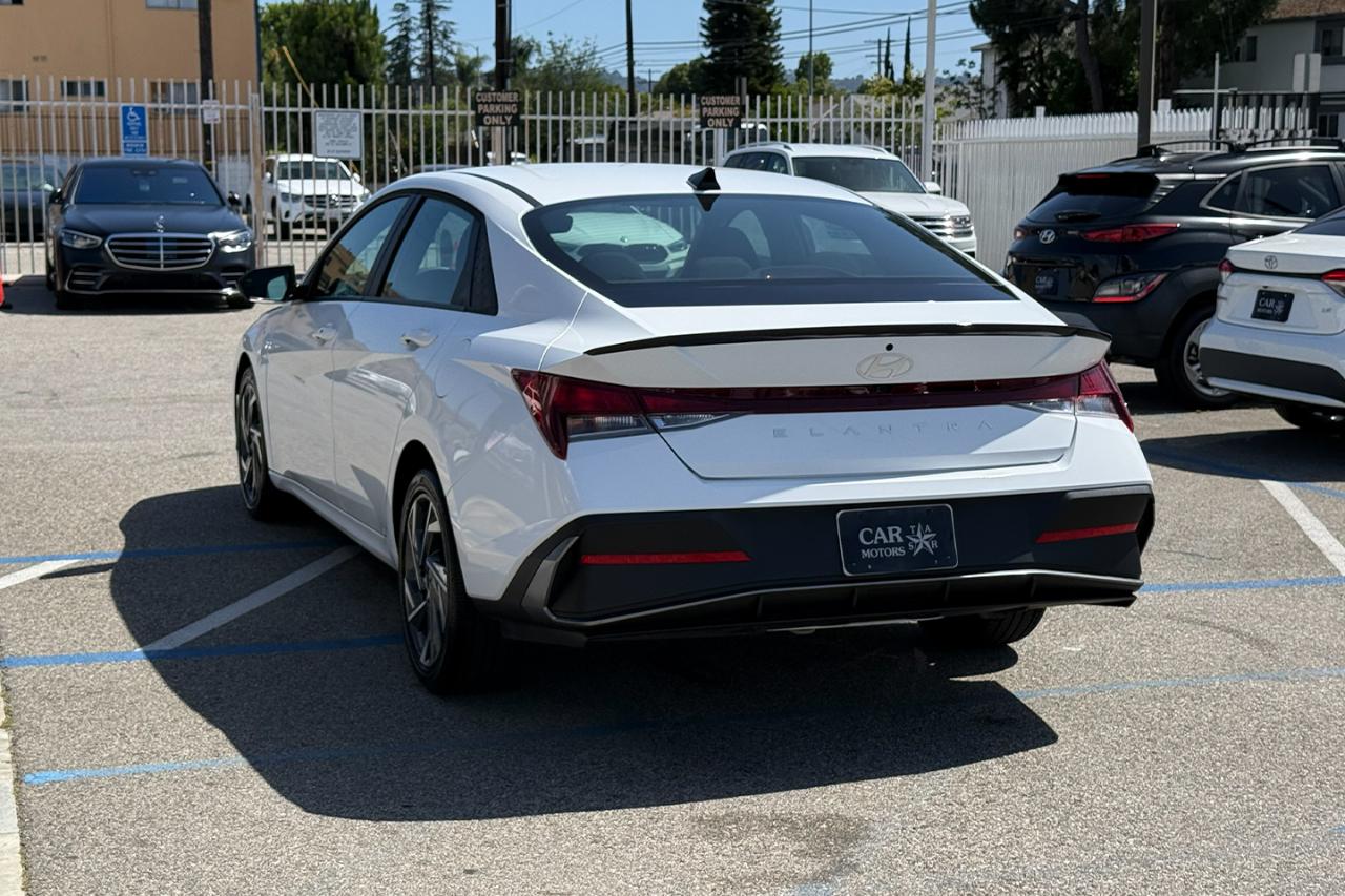 Hyundai Elantra SEL Sport 2025