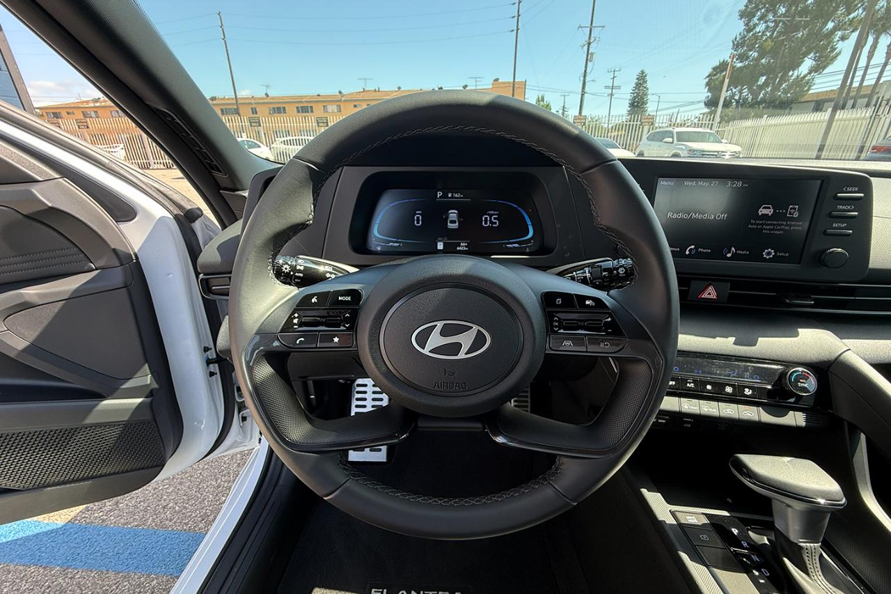 Hyundai Elantra SEL Sport 2025