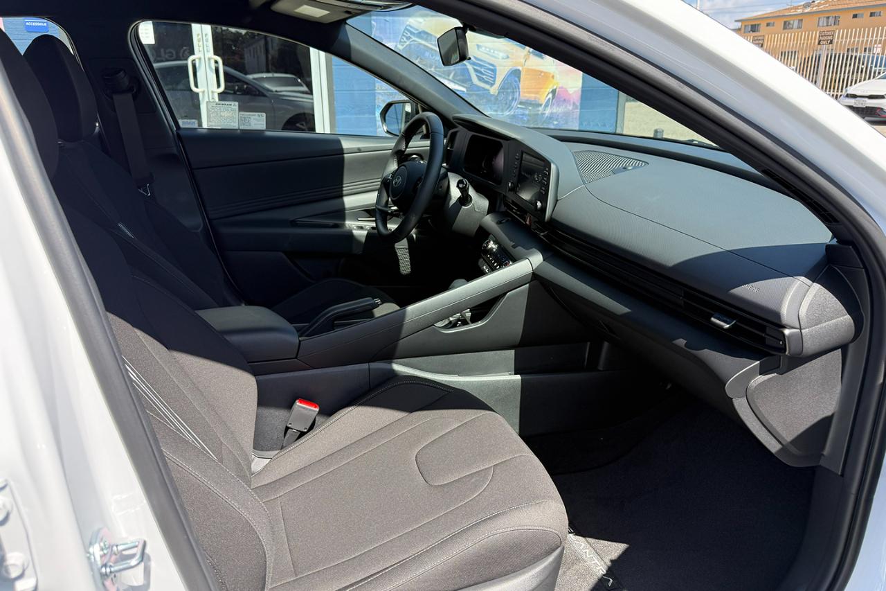 Hyundai Elantra SEL Sport 2025