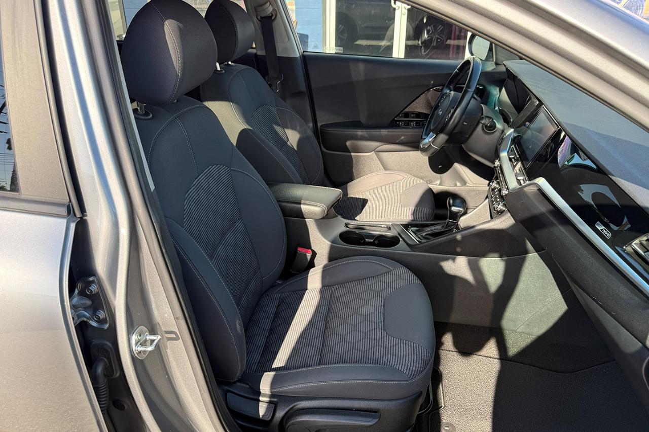 Kia Niro LXS FWD 2022