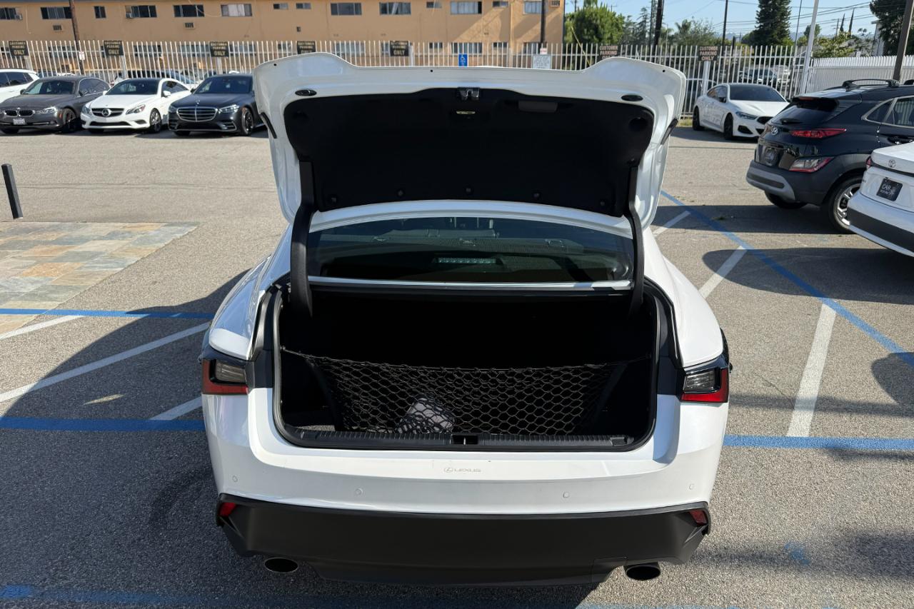 Lexus IS 300 RWD 2023