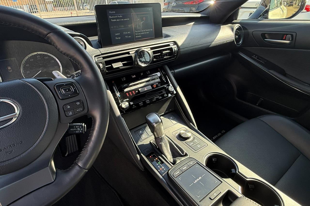 Lexus IS 300 RWD 2023