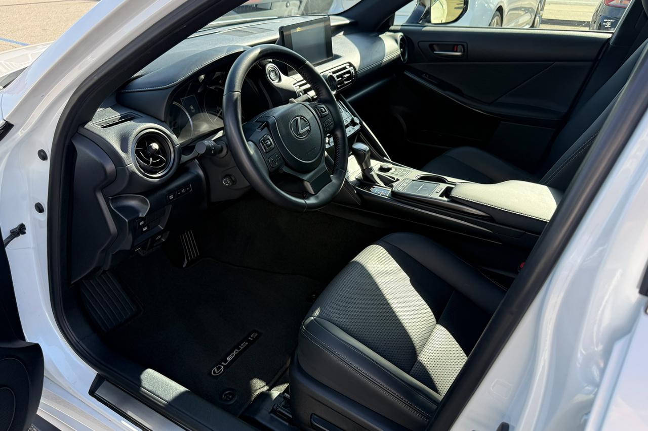 Lexus IS 300 RWD 2023