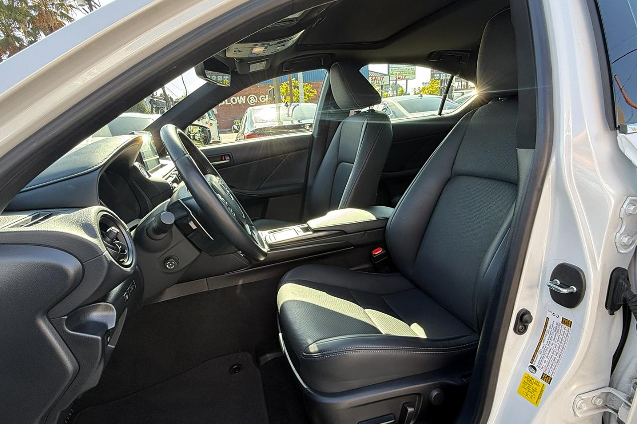 Lexus IS 300 RWD 2023