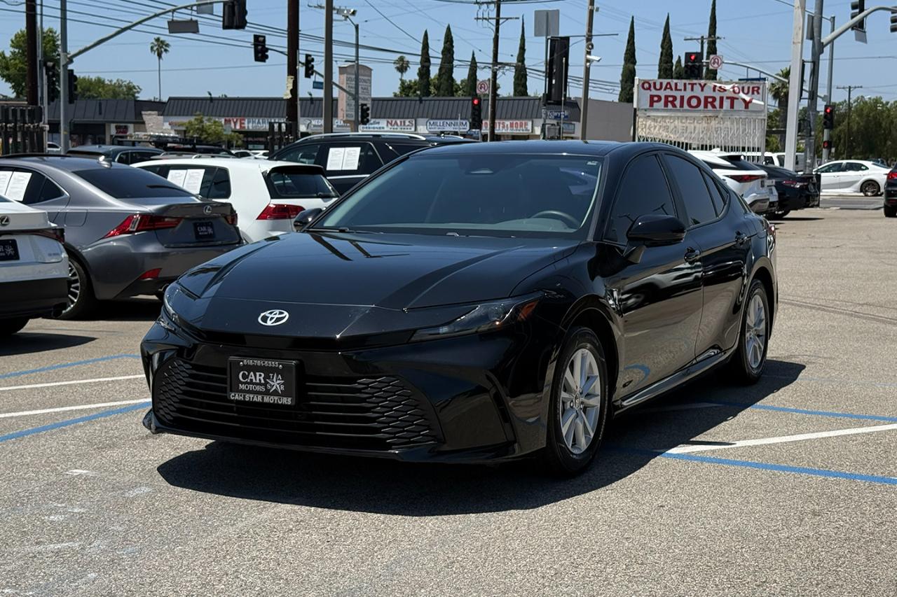 Toyota Camry Hybrid XLE 2025