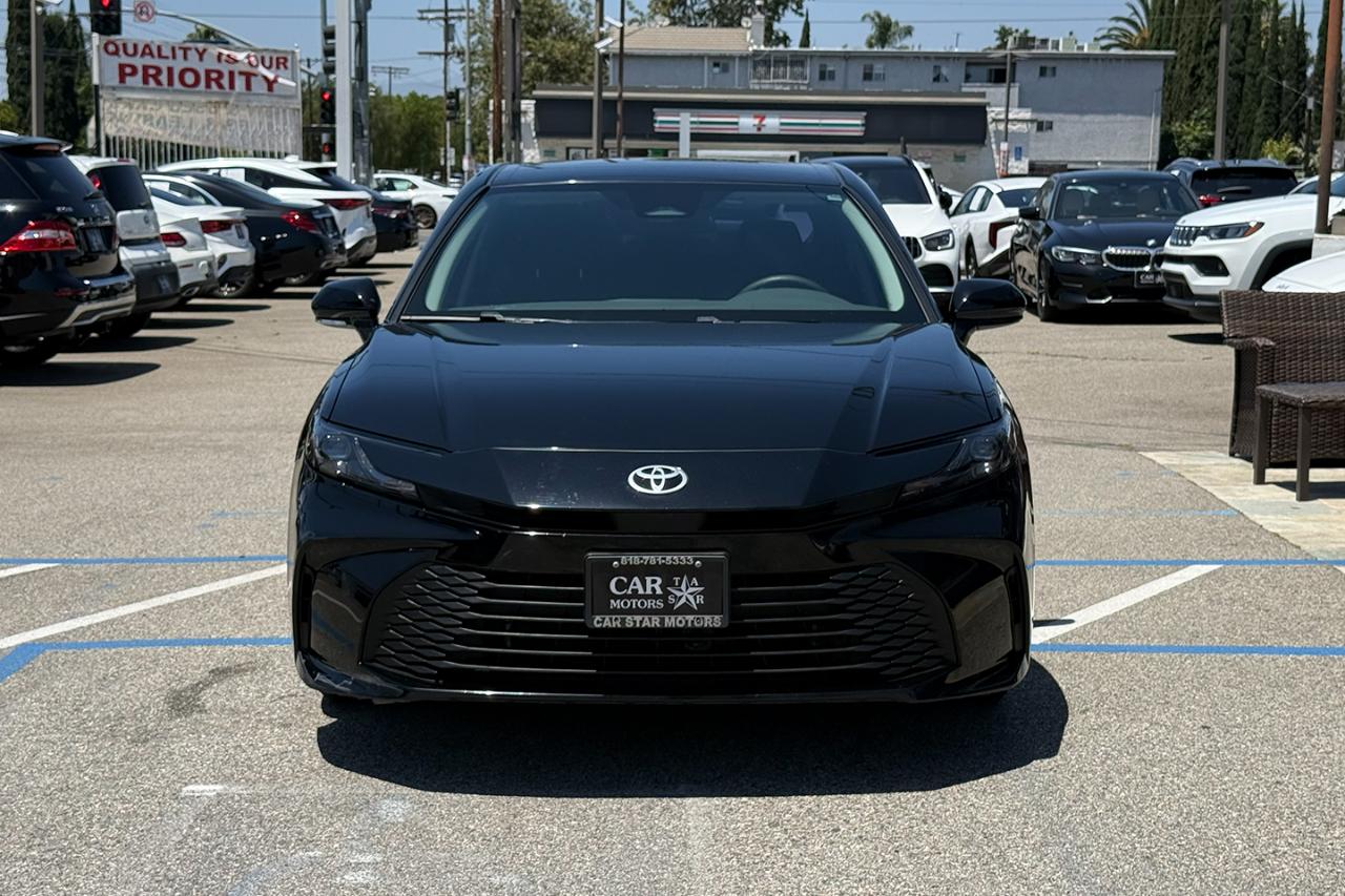 Toyota Camry Hybrid XLE 2025
