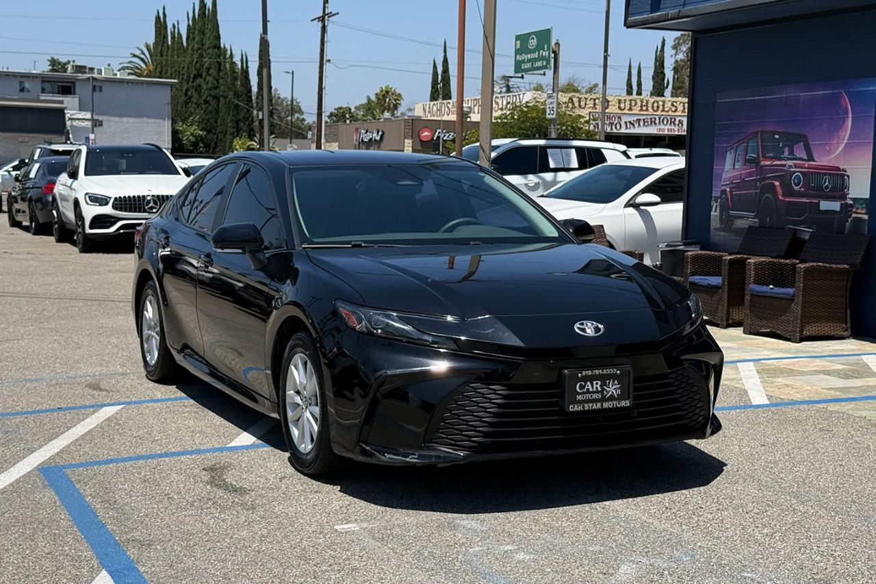 Toyota Camry Hybrid XLE 2025