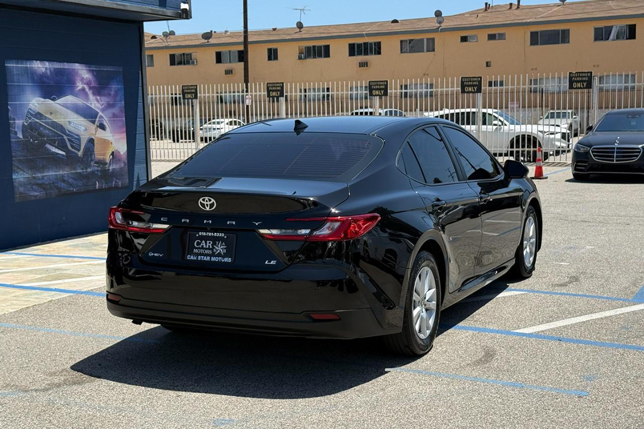 Toyota Camry Hybrid XLE 2025