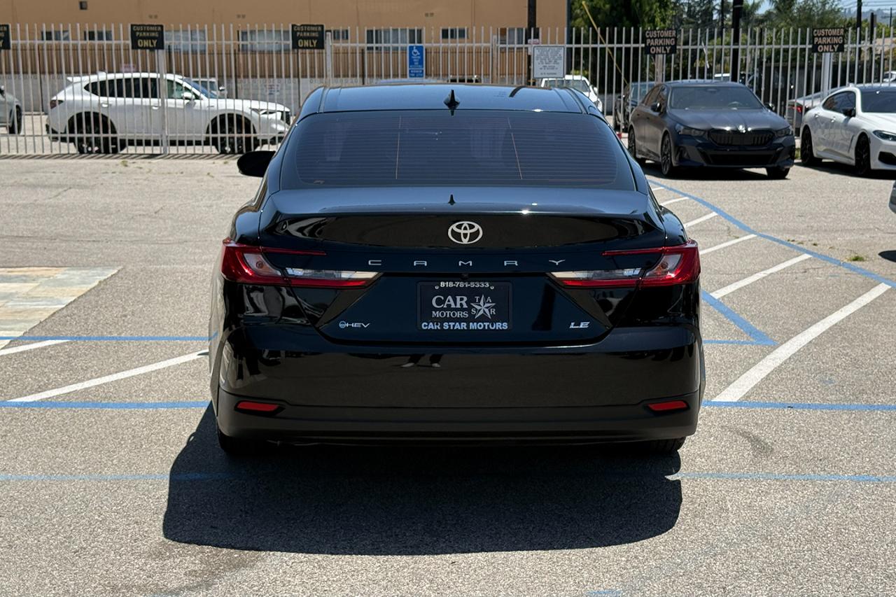 Toyota Camry Hybrid XLE 2025