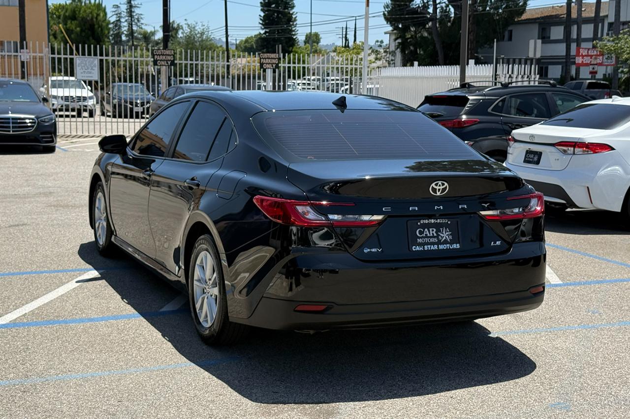 Toyota Camry Hybrid XLE 2025