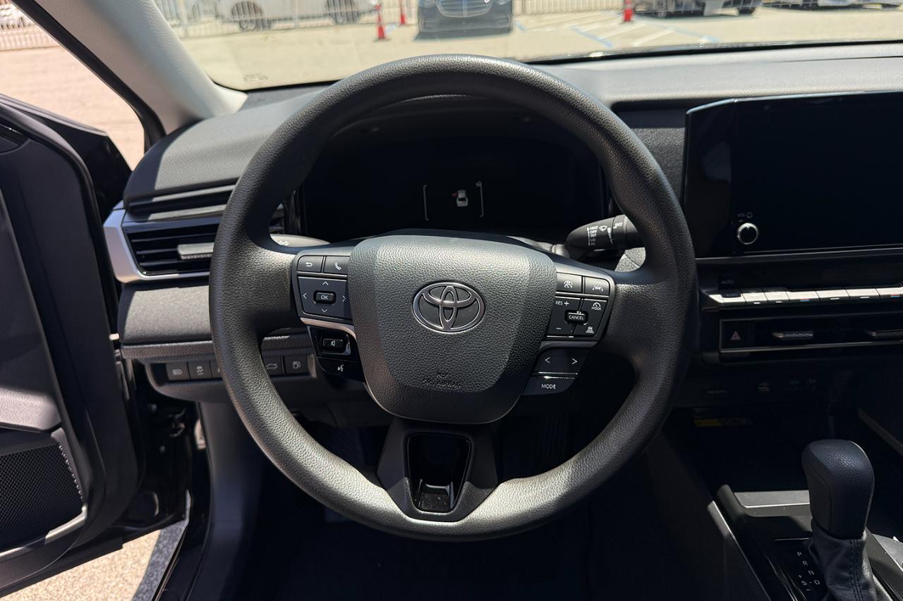 Toyota Camry Hybrid XLE 2025