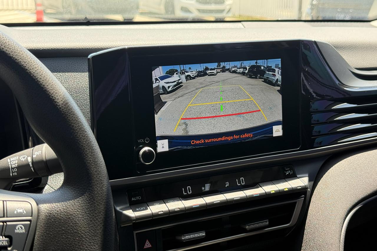 Toyota Camry Hybrid XLE 2025