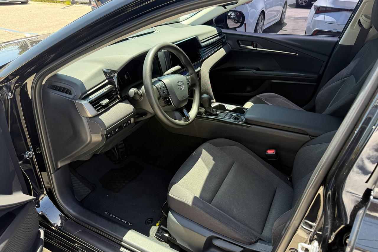 Toyota Camry Hybrid XLE 2025