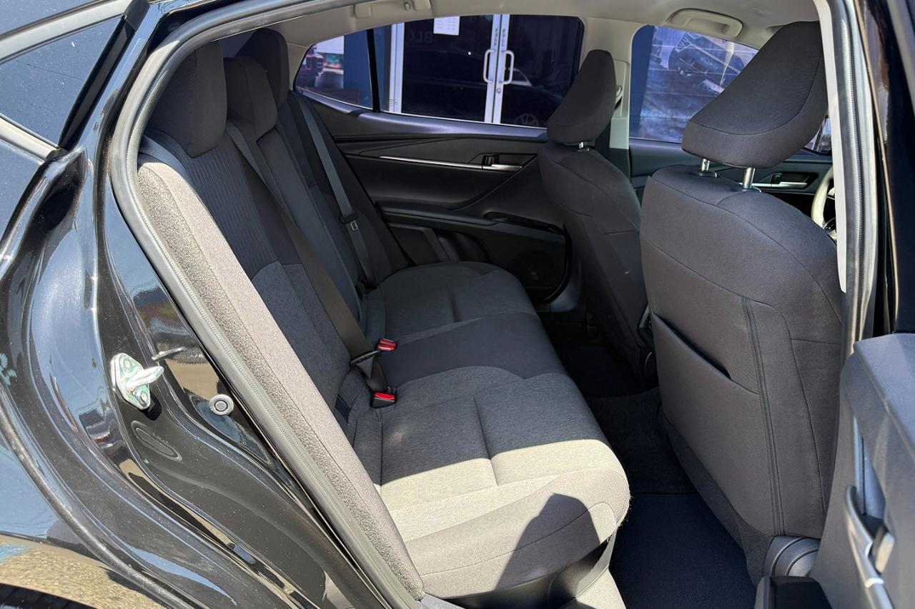 Toyota Camry Hybrid XLE 2025