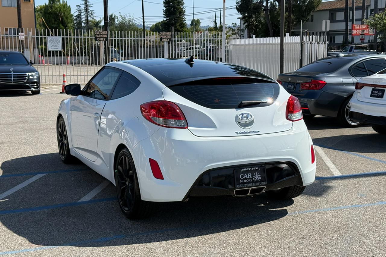 Hyundai Veloster Base 6AT 2015