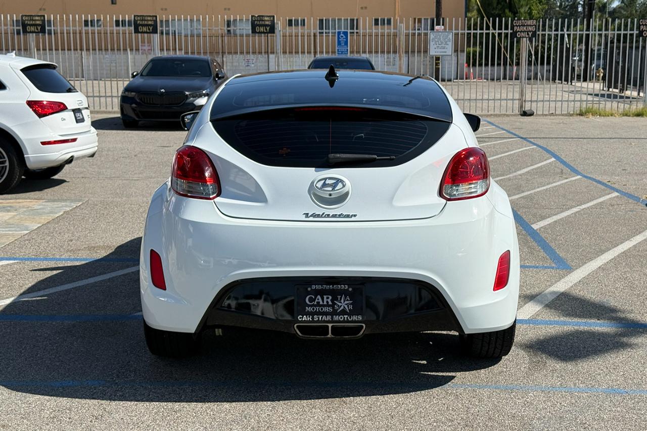 Hyundai Veloster Base 6AT 2015