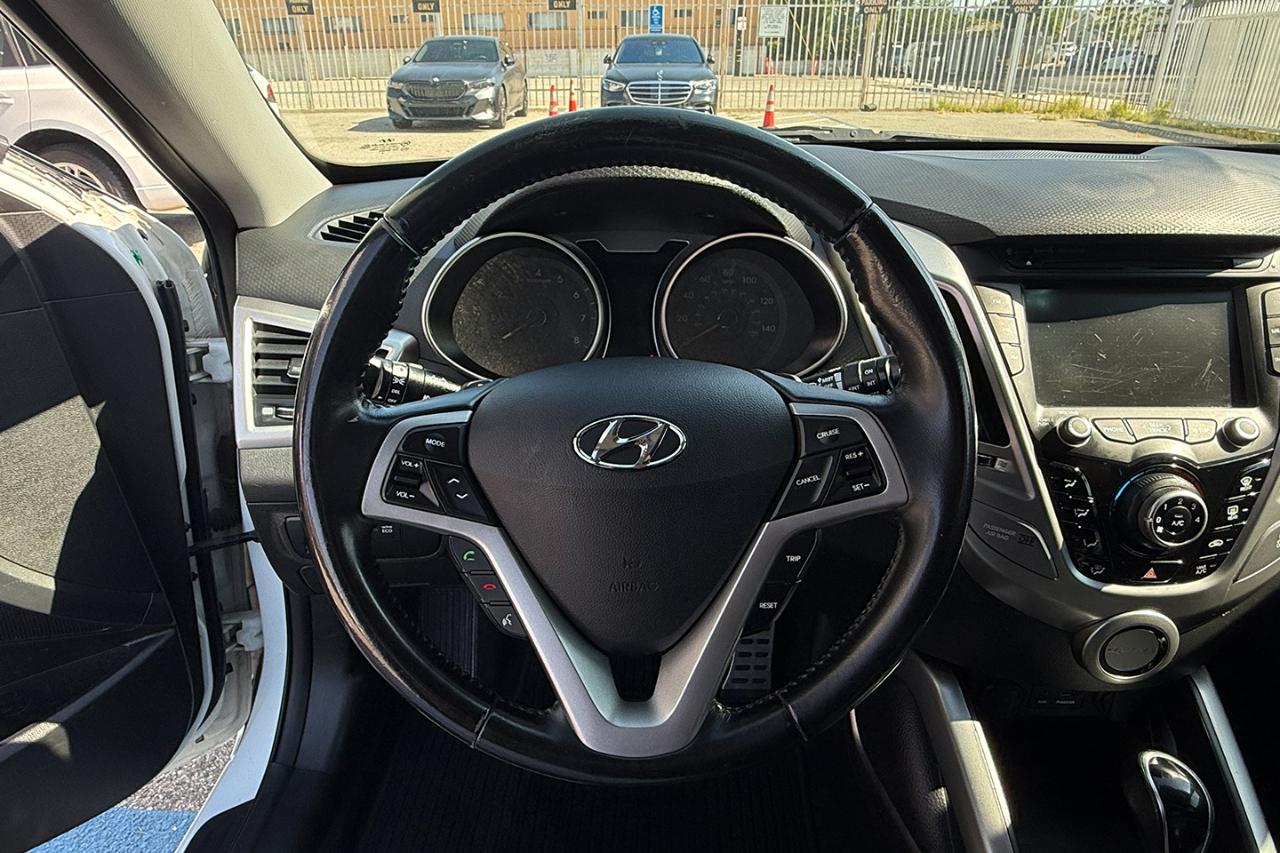 Hyundai Veloster Base 6AT 2015