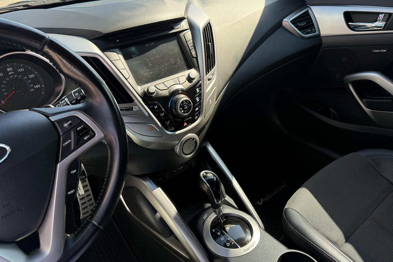 Hyundai Veloster Base 6AT 2015