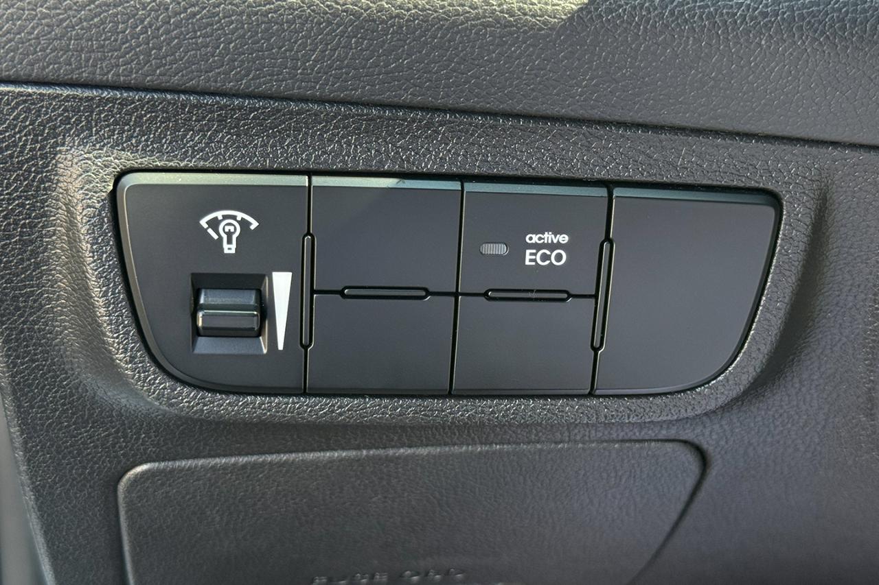 Hyundai Veloster Base 6AT 2015