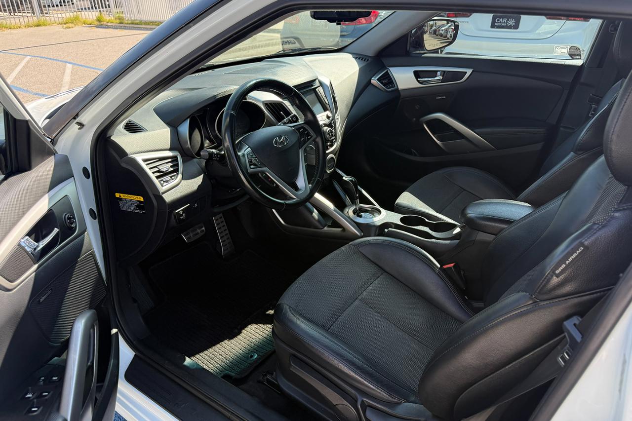 Hyundai Veloster Base 6AT 2015