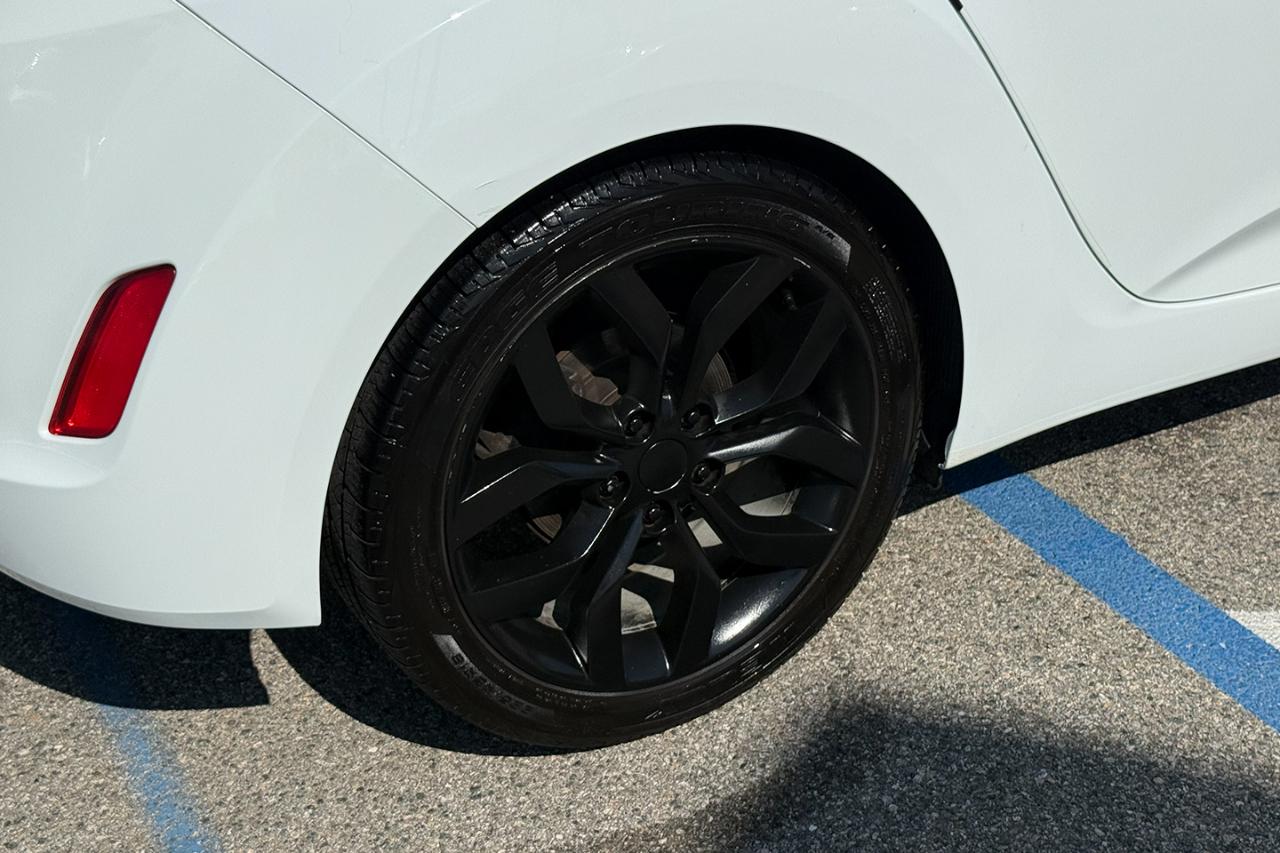 Hyundai Veloster Base 6AT 2015