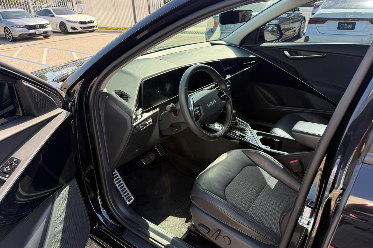 Kia Niro EX Touring FWD 2023