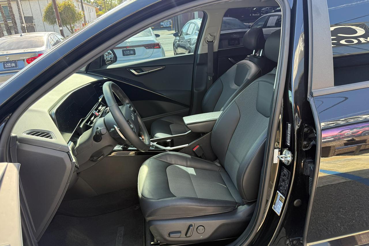 Kia Niro EX Touring FWD 2023