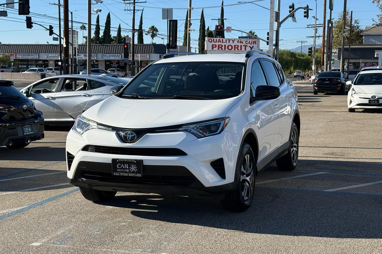 Toyota RAV4 LE FWD 2018