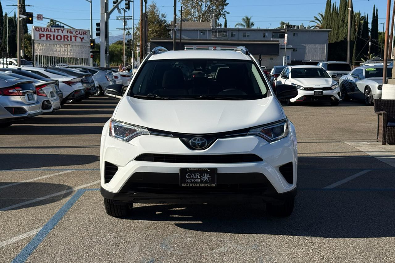 Toyota RAV4 LE FWD 2018
