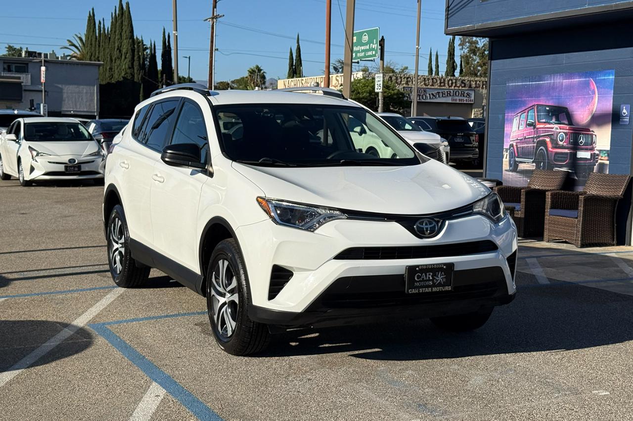 Toyota RAV4 LE FWD 2018