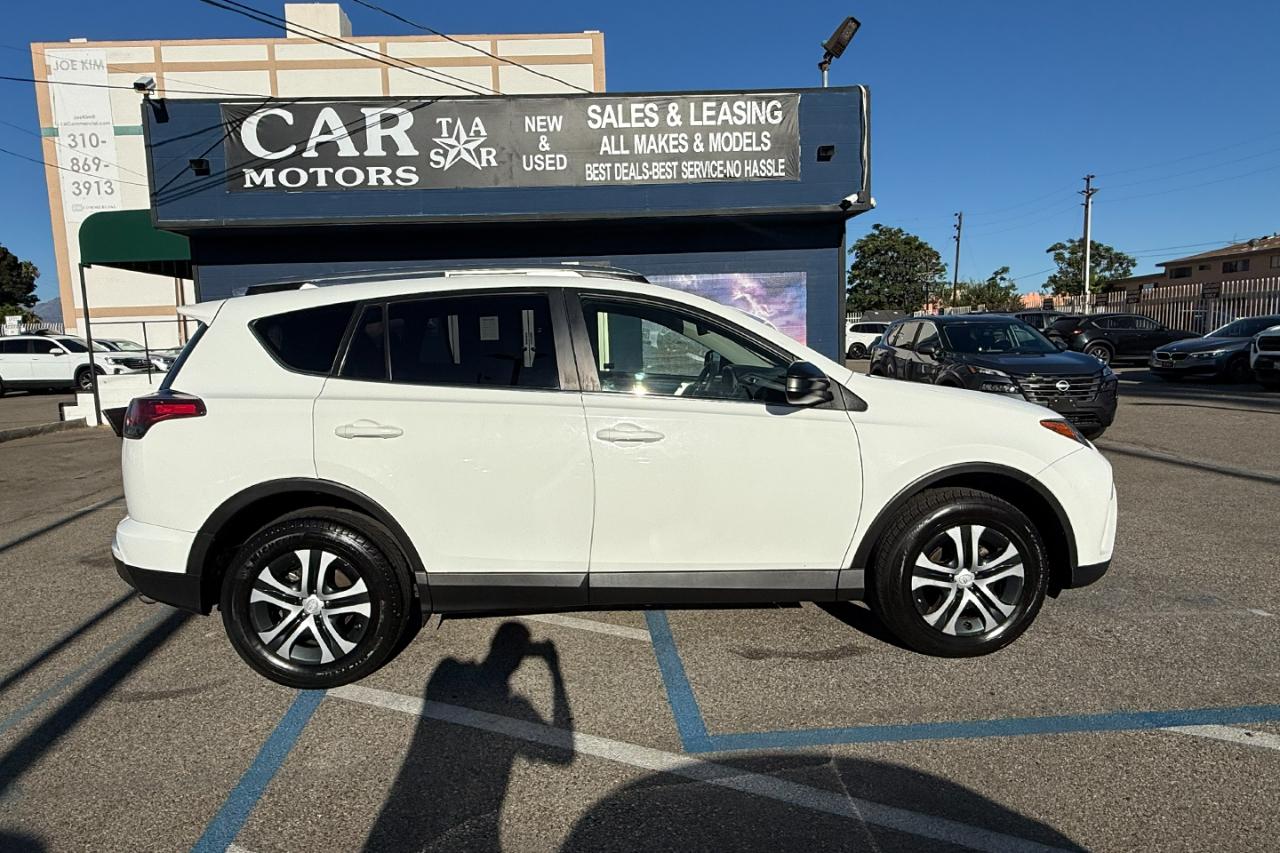 Toyota RAV4 LE FWD 2018