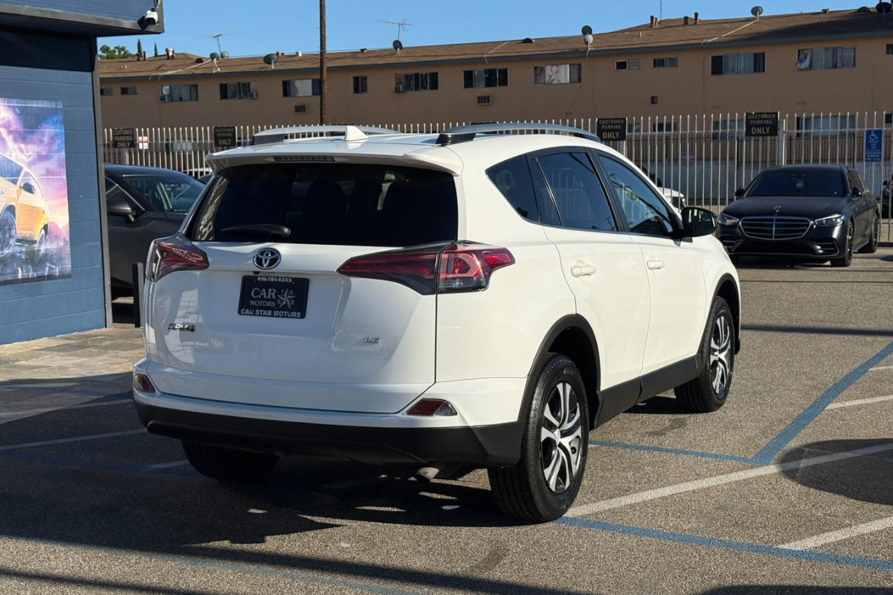 Toyota RAV4 LE FWD 2018