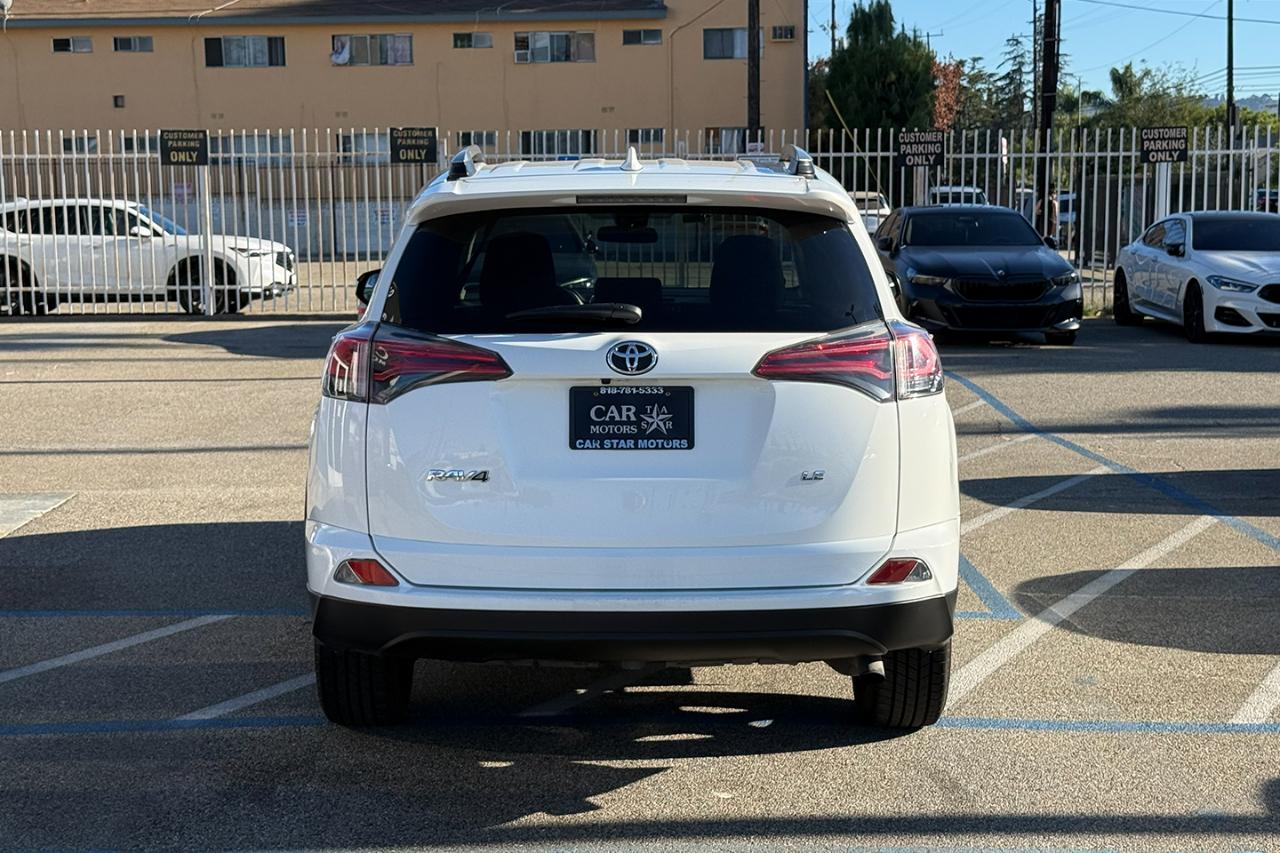 Toyota RAV4 LE FWD 2018