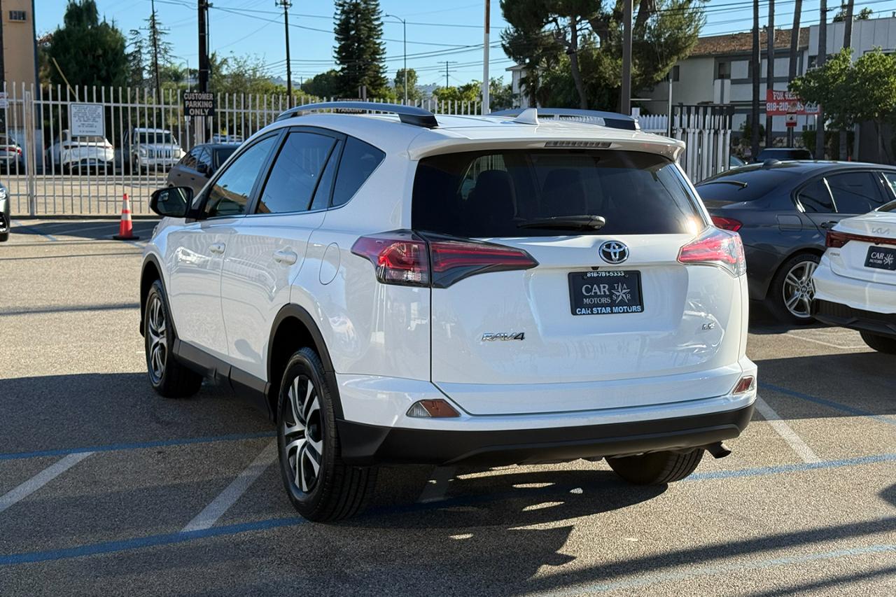 Toyota RAV4 LE FWD 2018