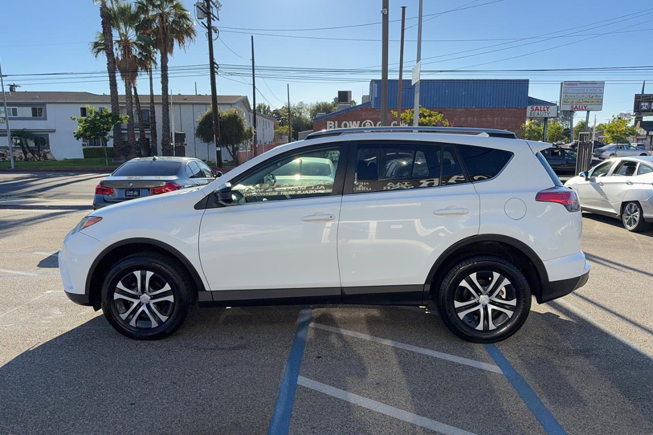 Toyota RAV4 LE FWD 2018