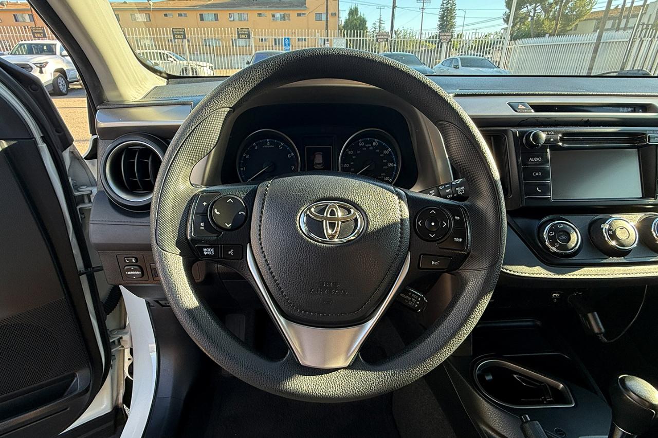 Toyota RAV4 LE FWD 2018
