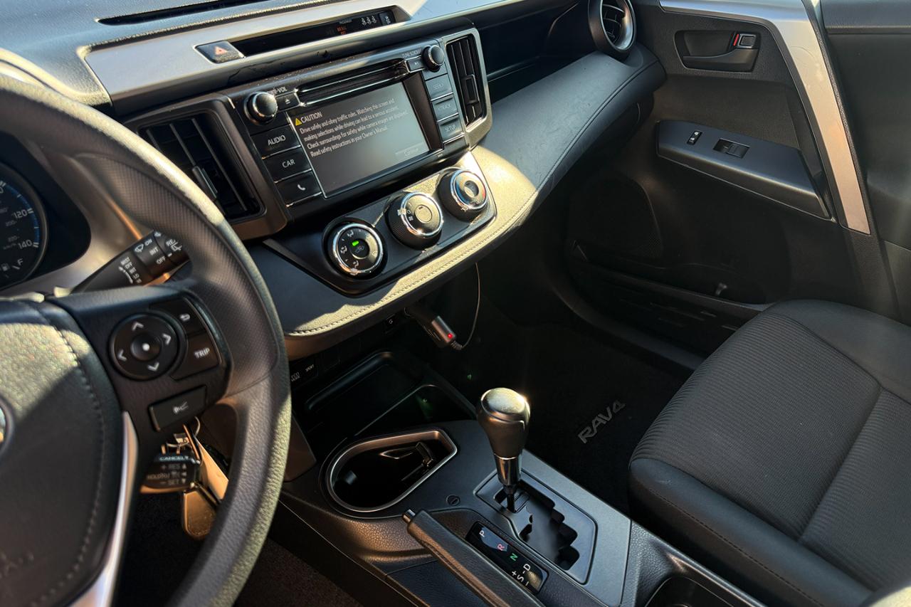 Toyota RAV4 LE FWD 2018