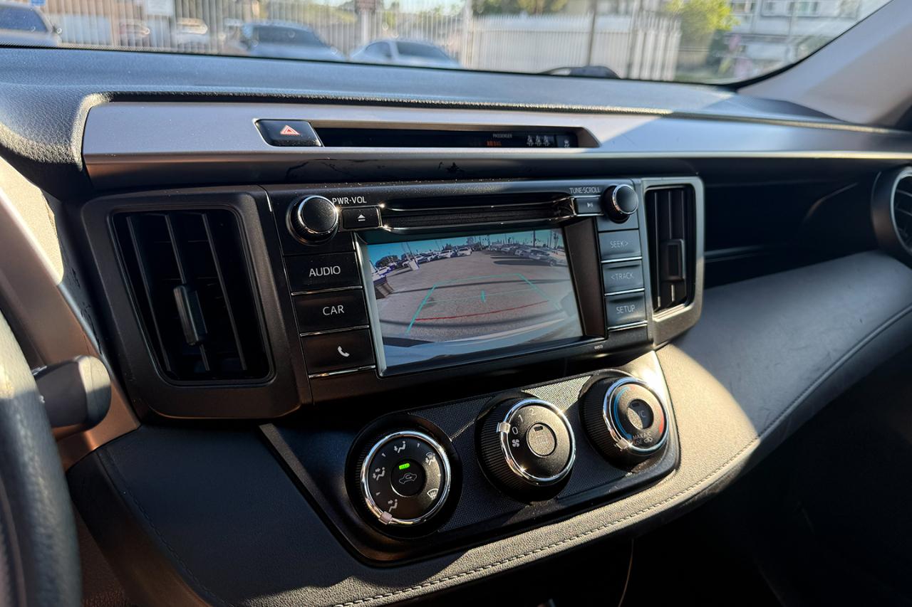 Toyota RAV4 LE FWD 2018