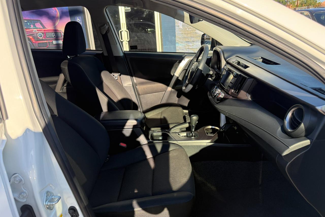 Toyota RAV4 LE FWD 2018