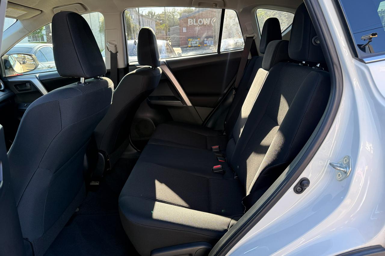 Toyota RAV4 LE FWD 2018